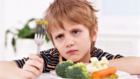 Ergenlik Dönemindeki Çocuklar Nasıl Beslenmeli?